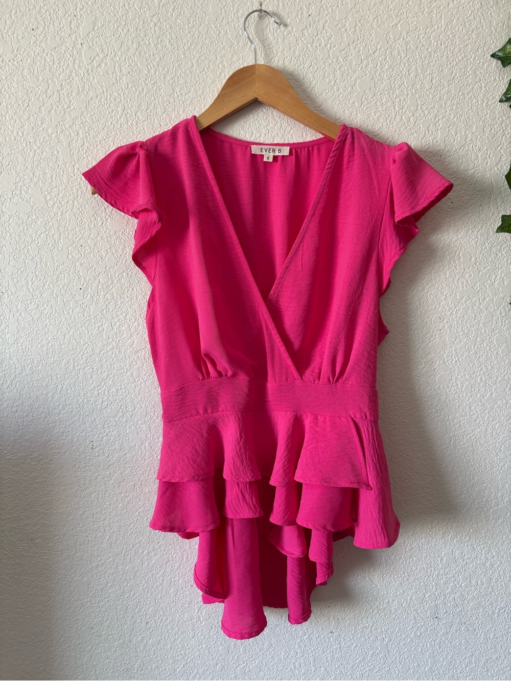 Ever B Women's Hot Pink Ruffle Flutter Sleeve High-Low V-Neck Blouse Top Size S